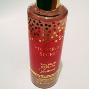 VS Passion Struck Shimmer Mist